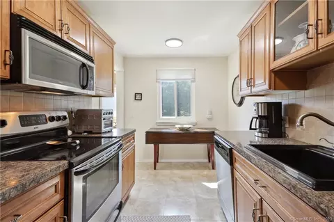 587 Heritage Vlg #C, Southbury, CT 06488
