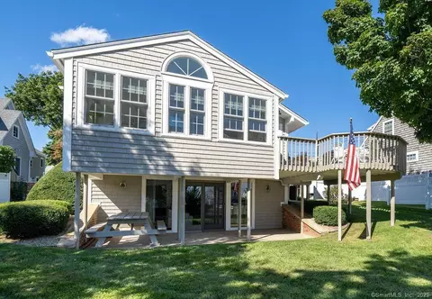 1 Mohican Rd W, Westbrook, CT 06498