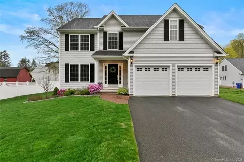 25 Carlie Ct, Middletown, CT 06457