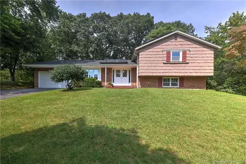 201 Margaret Ln, Orange, CT 06477