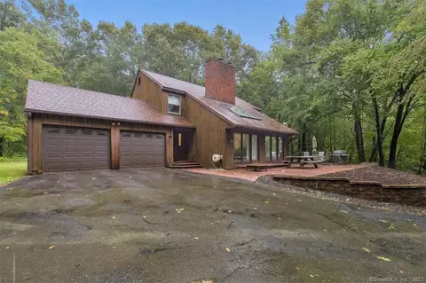 33 Deerwood Dr, Bethlehem, CT 06751