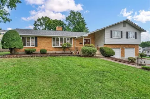 17 Ridge Crest Pl, Wethersfield, CT 06109