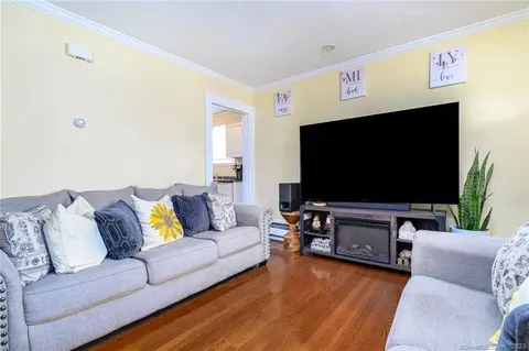 8 Pilgrim Walk, Stamford, CT 06906