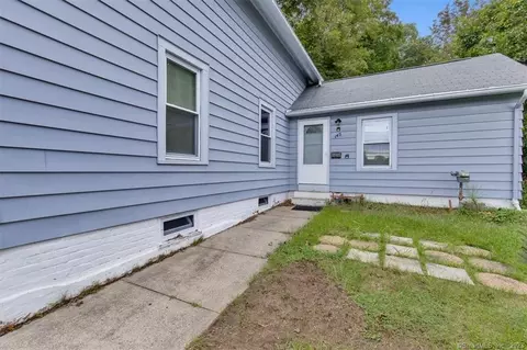 142 N Main St, Norwich, CT 06360