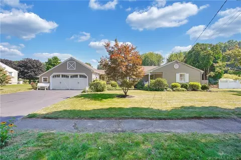 39 Barn Rd, Agawam, MA 01001