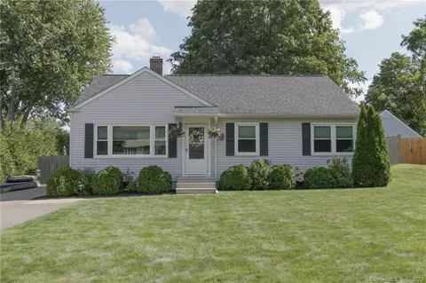 51 Wilcox Rd, Middletown, CT 06457