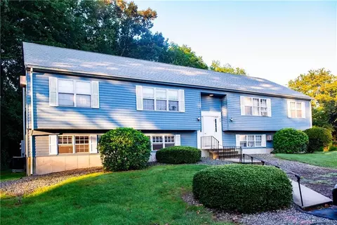 27 Founders Rd #27, Clinton, CT 06413