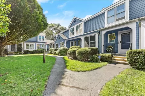 64 Fawn Ridge Ln #64, Norwalk, CT 06851