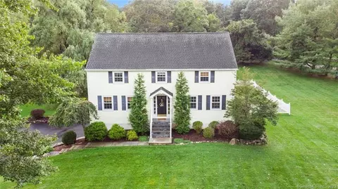 34 Pheasant Ln, Ridgefield, CT 06877