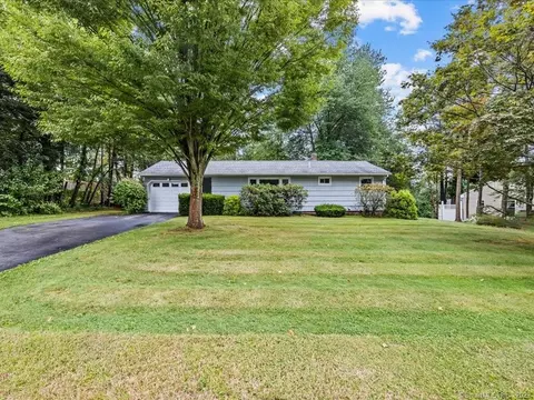 40 Gregory Rd, Wallingford, CT 06492
