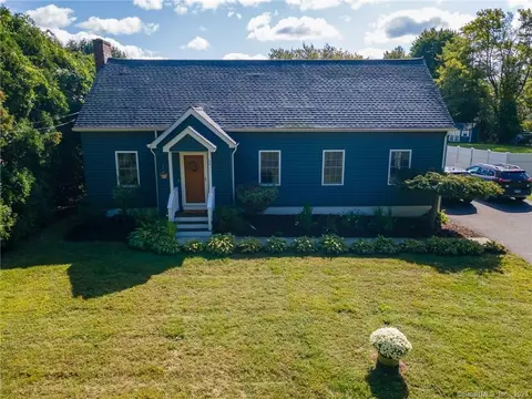 60 N Grand St, Suffield, CT 06093