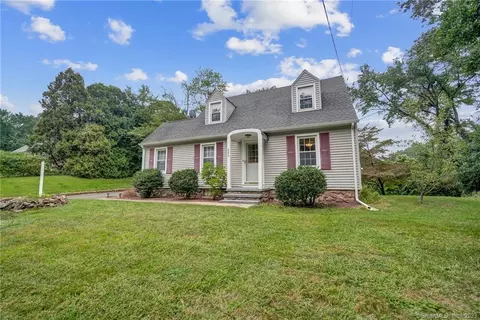 986 Prospect Rd, Cheshire, CT 06410