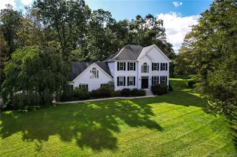 42 Hoyt Ln, Guilford, CT 06437