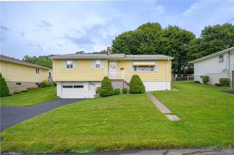 39 Tedesco Dr, Waterbury, CT 06708
