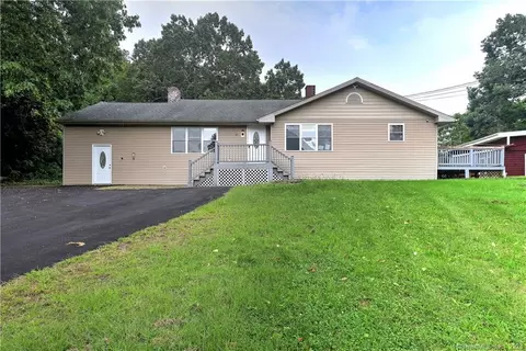 20 Oak Hill Dr, East Haven, CT 06513