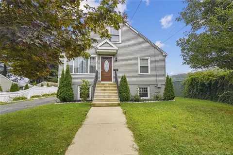 38 6th St, Bristol, CT 06010