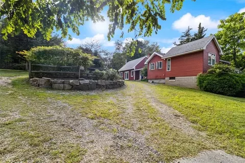 394 Boston Post Rd, Waterford, CT 06385