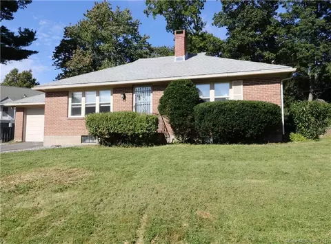 5 Ticonderoga Dr, Torrington, CT 06790