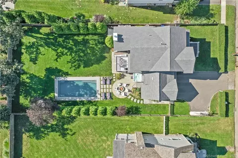264 Penfield Rd, Fairfield, CT 06824