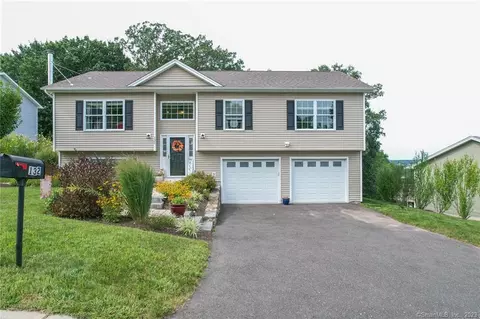 132 Shadybrook Ln, Waterbury, CT 06706