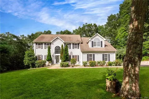 25 Pearl St, Newtown, CT 06482