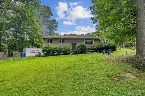 38 Daybreak Ln, Shelton, CT 06484