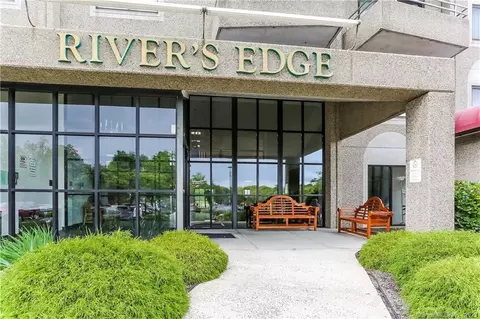 111 Dekoven Dr #402, Middletown, CT 06457