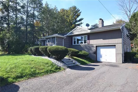 5 Russell Ln, West Hartford, CT 06107