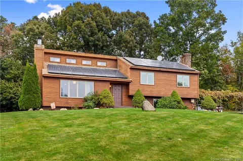 607 Keeney St, Manchester, CT 06040