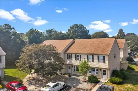 14 Founders Vlg #14, Clinton, CT 06413