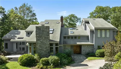 1701 Moose Hill Rd, Guilford, CT 06437