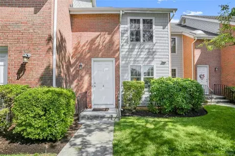 100 Strickland Rd #8, Greenwich, CT 06807
