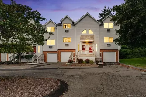 925 Oronoke Rd #19G, Waterbury, CT 06708