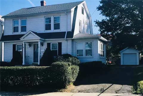 54 Grant St, Hartford, CT 06106