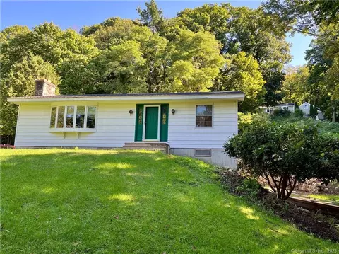 4 College Hill Rd, North Canaan, CT 06024