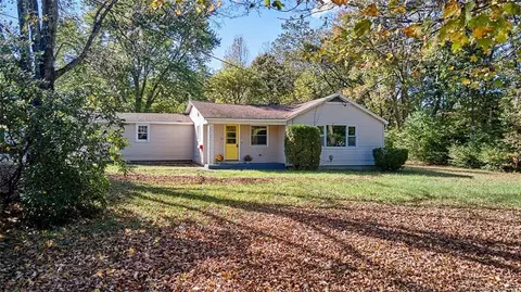 29 Pickett Rd, Plainfield, CT 06374