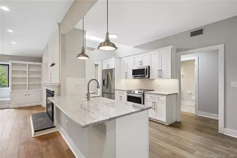 706 Heritage Vlg #A, Southbury, CT 06488