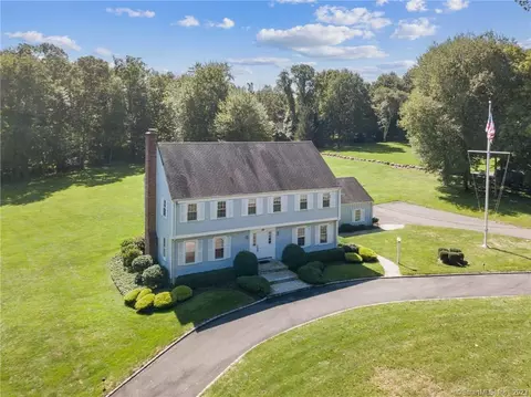 141 Thurton Dr, New Canaan, CT 06840