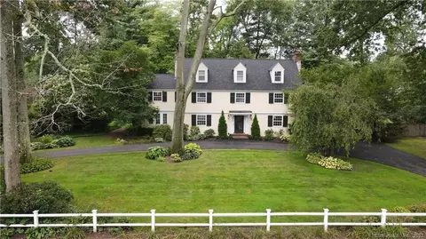 87 Pilgrim Rd, West Hartford, CT 06117