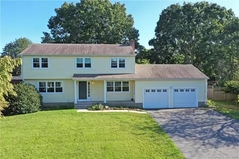 32 Cricket Ct, Old Saybrook, CT 06475