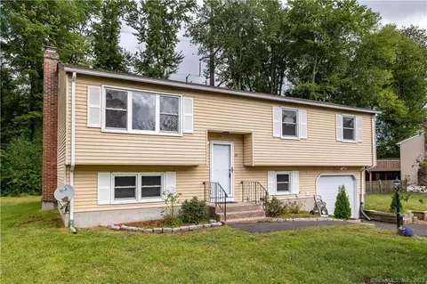 28 Linwood Dr, Bloomfield, CT 06002