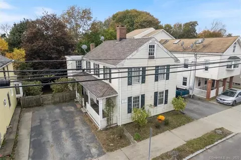 82 Blackhall St, New London, CT 06320