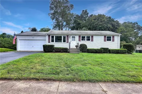 21 Appletree Ln, Milford, CT 06460