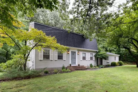 41 Mountain Edge Dr, Southington, CT 06489