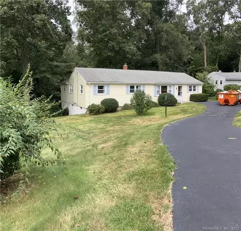 14 Evergreen Dr, North Branford, CT 06471