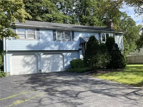 60 Surrey Ln, Windsor, CT 06095