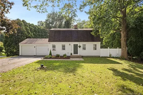 37 Smith St, East Hampton, CT 06424