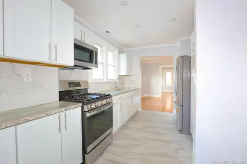 31 Harwich St, Hartford, CT 06114