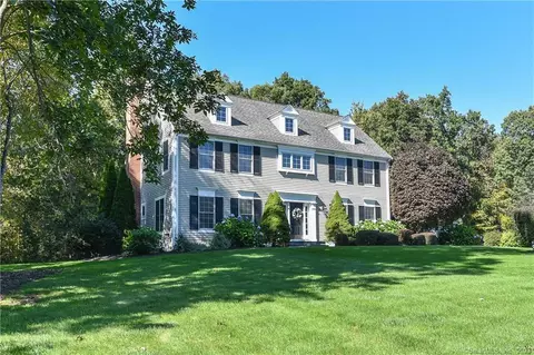 29 Westwood Dr, Canton, CT 06019