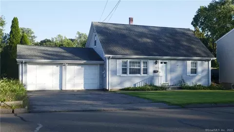 137 Old Stratfield Rd, Fairfield, CT 06825
